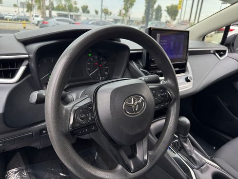 Used 2024 Toyota Corolla LE w/ LE Convenience Package FWD image 19