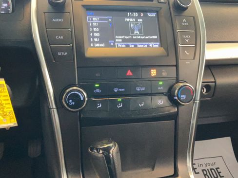 Used 2017 Toyota Camry SE FWD image 15