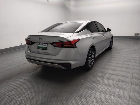 Used 2023 Nissan Altima 2.5 SV FWD image 9