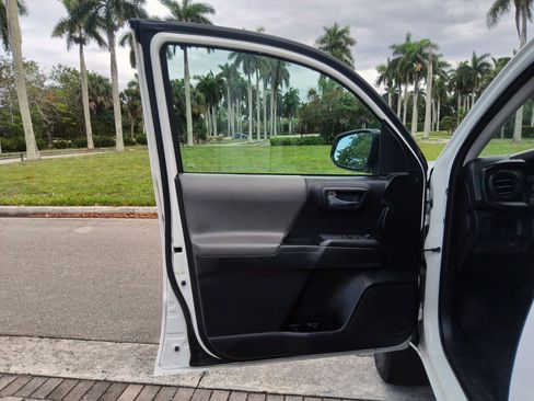Used 2019 Toyota Tacoma SR RWD image 9