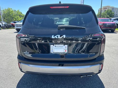Used 2025 Kia Telluride EX w/ EX Captain's Chair Package FWD image 4