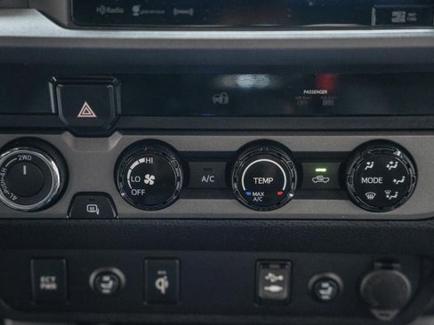 Used 2017 Toyota Tacoma TRD Off-Road w/ Tow Package (A/T) image 32