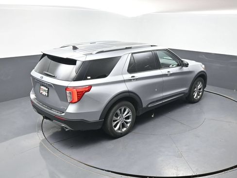 Used 2022 Ford Explorer Limited w/ Equipment Group 301A AWD/4WD image 42