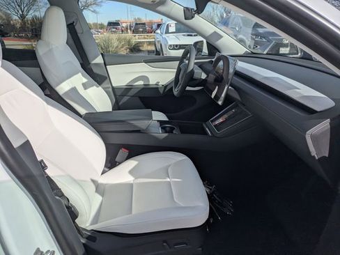 Used 2026 Tesla Model Y 2WD image 28