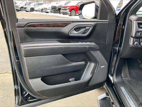 Used 2023 Chevrolet Suburban LT image 9
