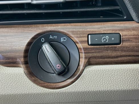 Used 2020 Volkswagen Passat 2.0T SEL image 16