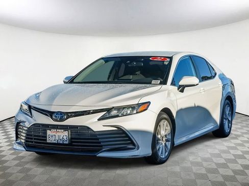 Used 2022 Toyota Camry LE image 5