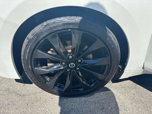 Used 2018 Nissan Maxima SR w/ Midnight Edition FWD image 10