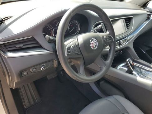 Used 2020 Buick Enclave Essence image 17