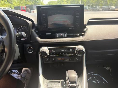Used 2020 Toyota RAV4 XLE Premium AWD/4WD image 33