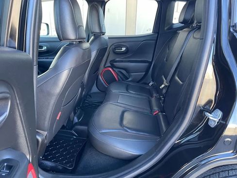 Used 2016 Jeep Renegade Trailhawk w/ Premium Trailhawk Package image 18