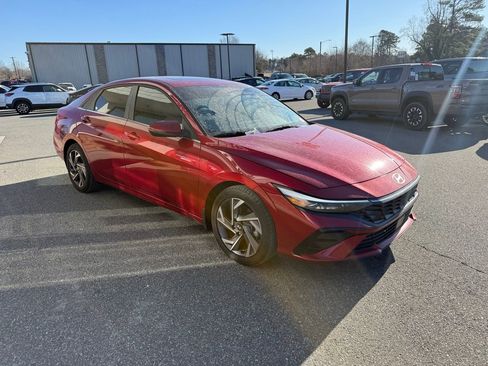 Used 2025 Hyundai Elantra Limited image 9