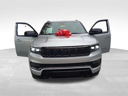 Used 2023 Jeep Grand Wagoneer L Series III w/ Rear Seat Video Group 1 image 10