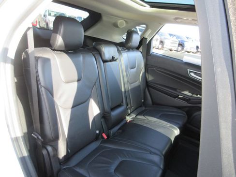 Used 2022 Ford Edge Titanium AWD/4WD image 24
