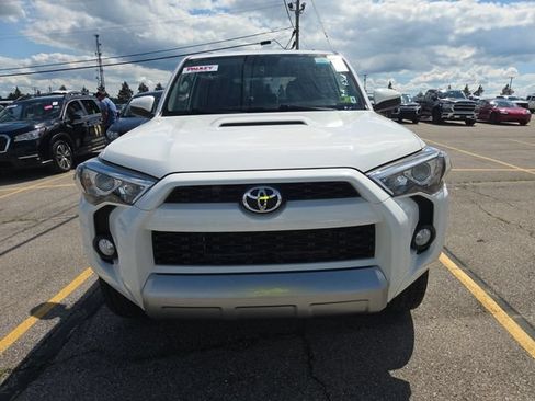Used 2019 Toyota 4Runner TRD Off-Road AWD/4WD image 9
