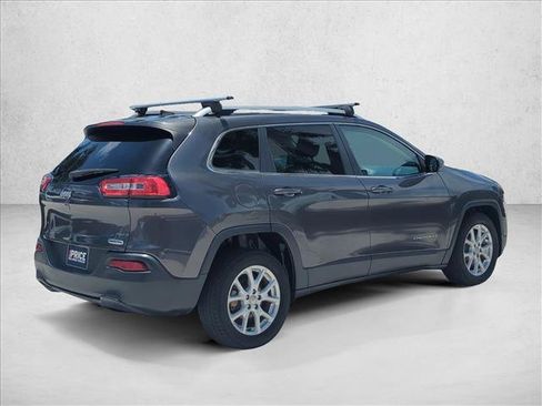 Used 2016 Jeep Cherokee Latitude FWD image 5