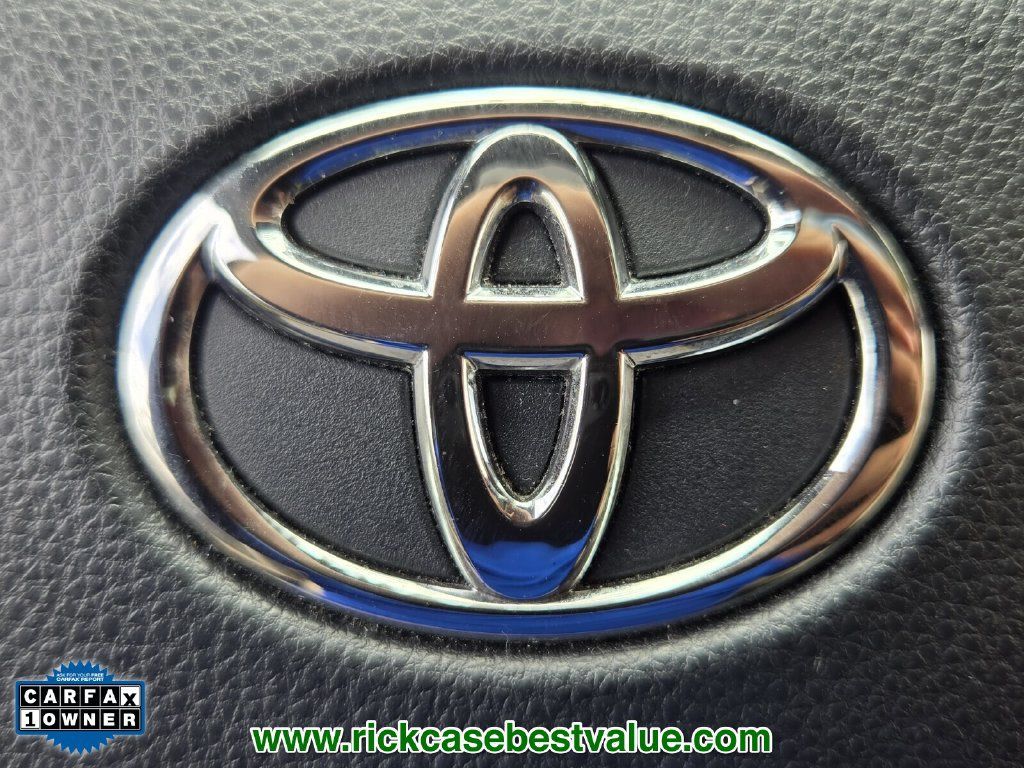 Used 2024 Toyota Sienna XLE FWD image 30