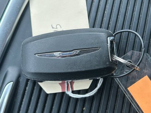 Used 2024 Chrysler Pacifica Touring-L FWD image 37