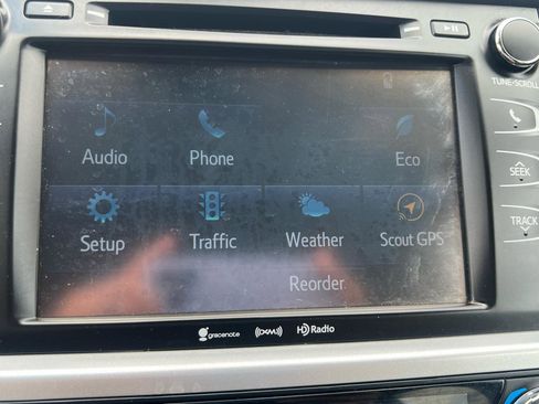 Used 2017 Toyota Highlander Plus w/ Carpet Mat Package AWD/4WD image 16
