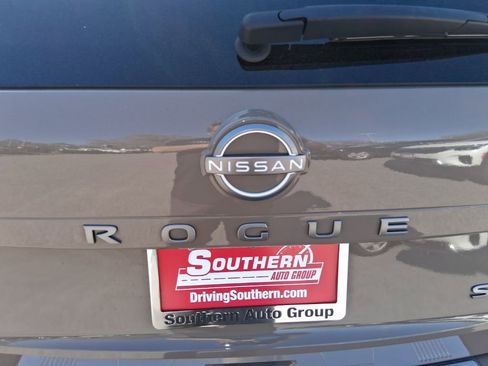 Used 2024 Nissan Rogue SV w/ SV Premium Package image 10