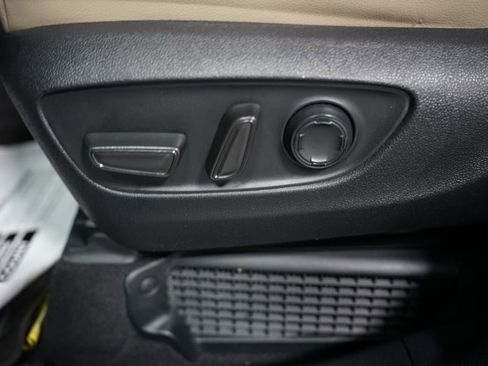 Used 2023 Toyota Sienna XLE FWD image 13