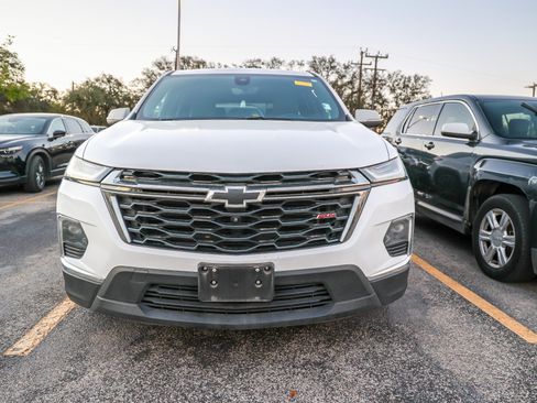 Used 2023 Chevrolet Traverse RS image 4