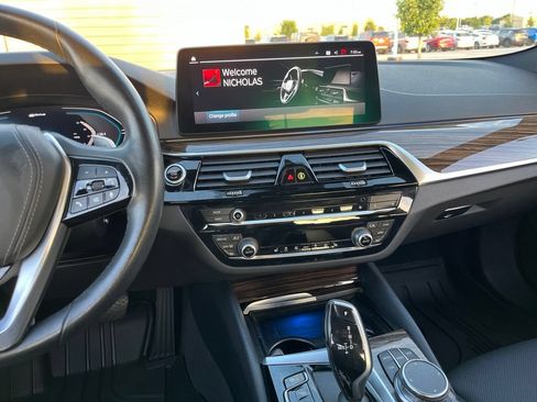 Used 2023 BMW 530e xDrive w/ Premium Package AWD/4WD image 18