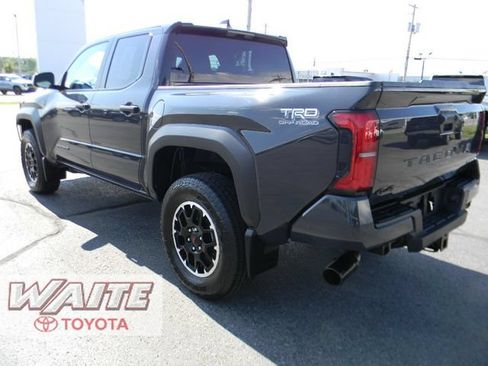 Used 2025 Toyota Tacoma TRD Off-Road AWD/4WD image 6
