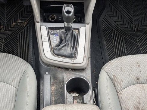 Used 2017 Hyundai Elantra SE image 15