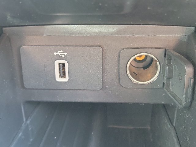 Used 2018 Ford Explorer XLT w/ Equipment Group 202A FWD image 25
