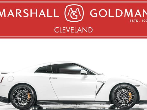 Used 2021 Nissan GT-R Premium AWD/4WD image 1