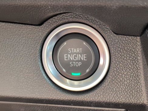 Used 2025 Chevrolet Traverse LT w/ Sun and Wheel Package FWD image 26