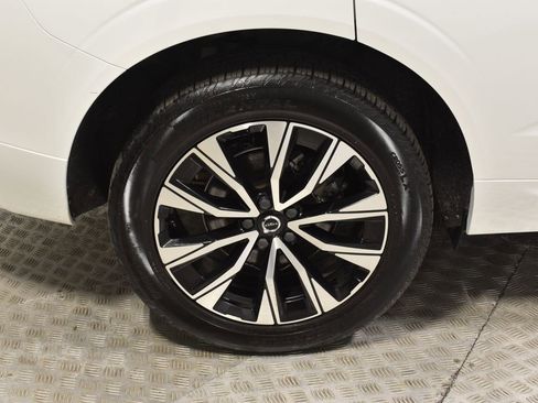 Used 2023 Volvo XC60 B5 Plus image 36
