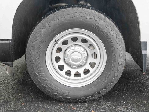 Used 2023 Chevrolet Silverado 1500 W/T w/ Trailering Package image 9