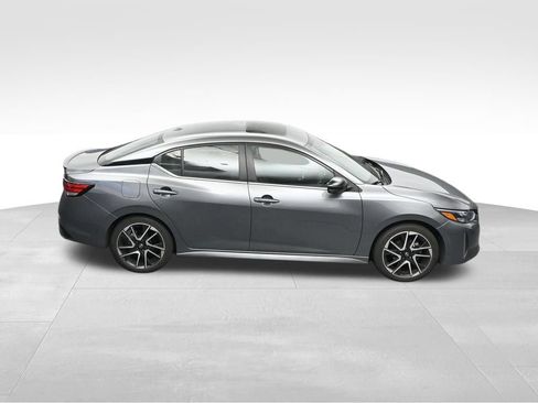 Used 2024 Nissan Sentra SR w/ SR Premium Package FWD image 23
