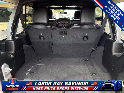 Used 2020 Jeep Wrangler Unlimited Sahara w/ LED Lighting Group AWD/4WD image 8