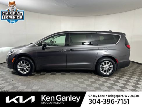 Used 2023 Chrysler Pacifica Touring-L AWD/4WD image 3