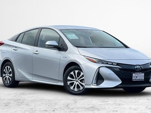 Used 2022 Toyota Prius Prime LE image 2