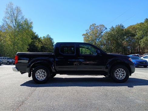 Used 2018 Nissan Frontier SV image 5