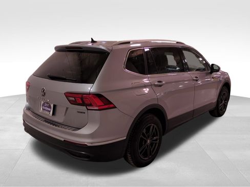 Used 2022 Volkswagen Tiguan SE image 4