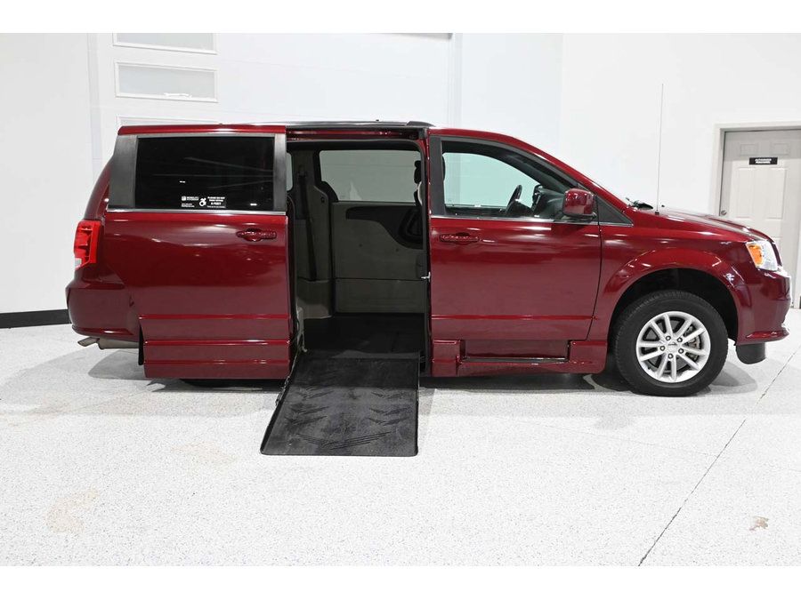 Used 2019 Dodge Grand Caravan SXT FWD image 17