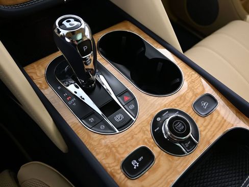 New 2025 Bentley Bentayga image 24