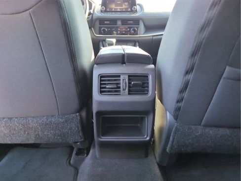 Used 2023 Nissan Rogue S FWD image 29
