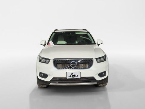 Used 2022 Volvo XC40 T5 Momentum image 8