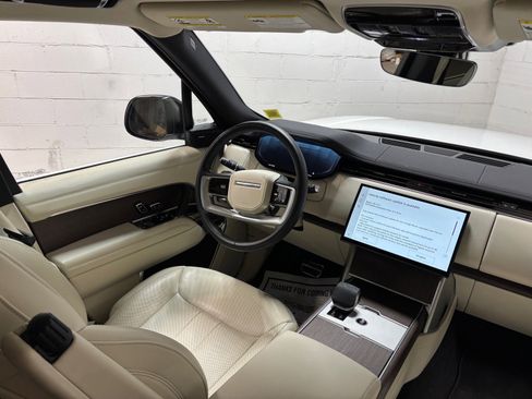 Used 2025 Land Rover Range Rover SE AWD/4WD image 34