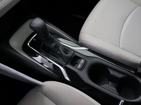 Used 2020 Toyota Corolla LE FWD image 22
