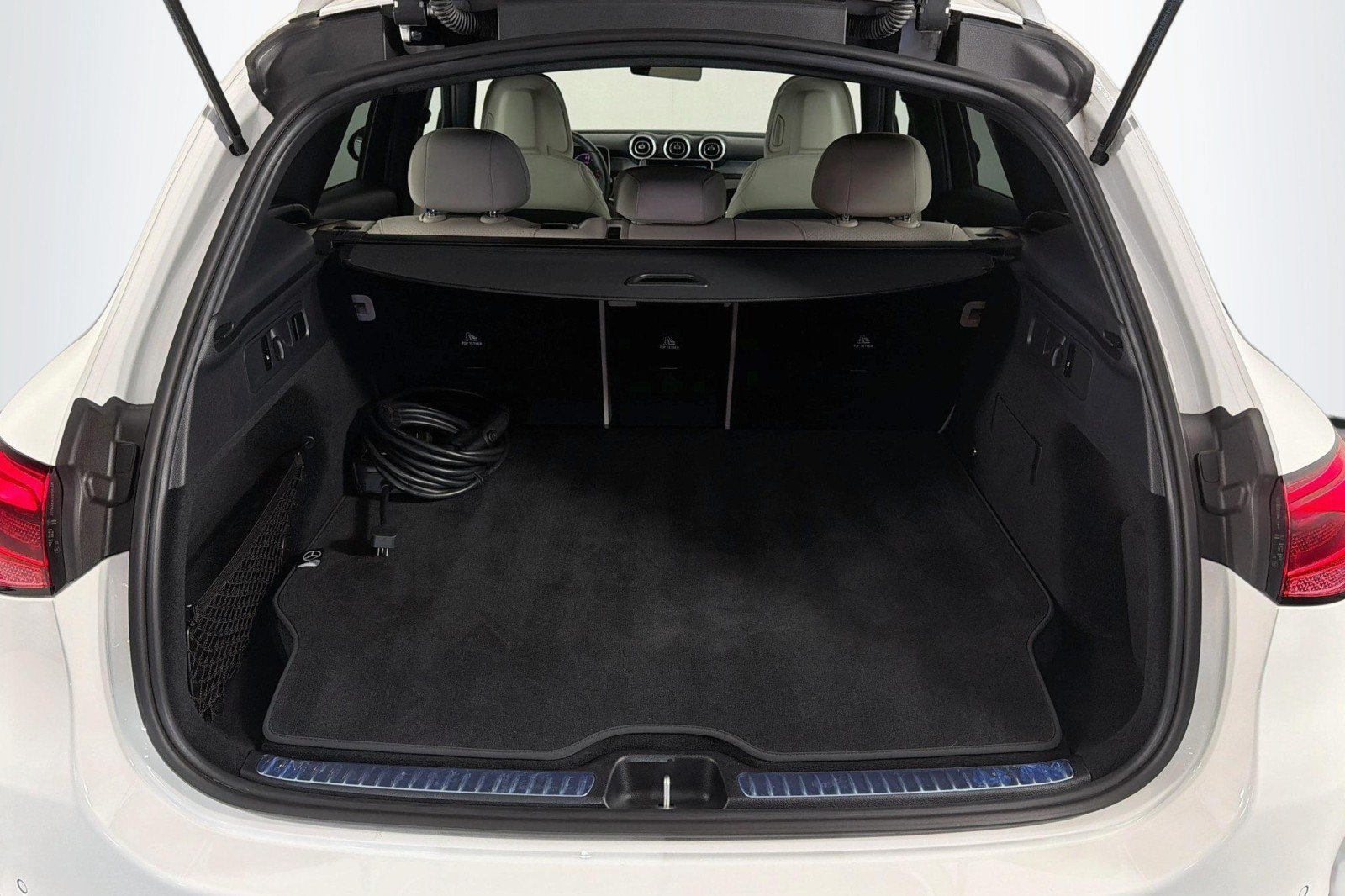 Certified 2025 Mercedes-Benz GLC 350e 4MATIC w/ Driver Assistance Package image 24