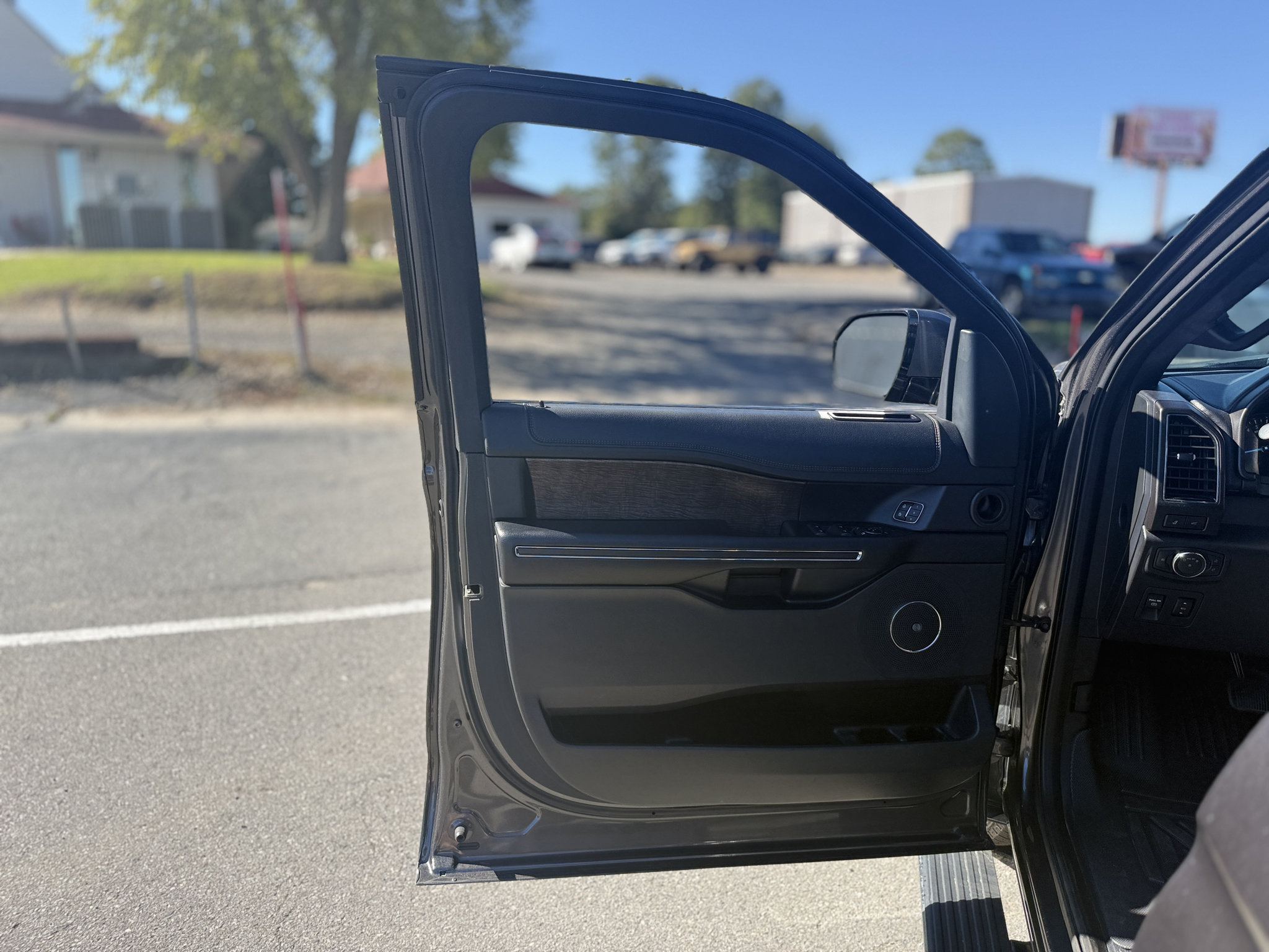 Used 2021 Ford Expedition Max Limited RWD image 25