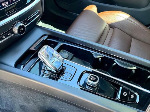 Used 2023 Volvo V60 B5 Cross Country Ultimate w/ Climate Package image 17