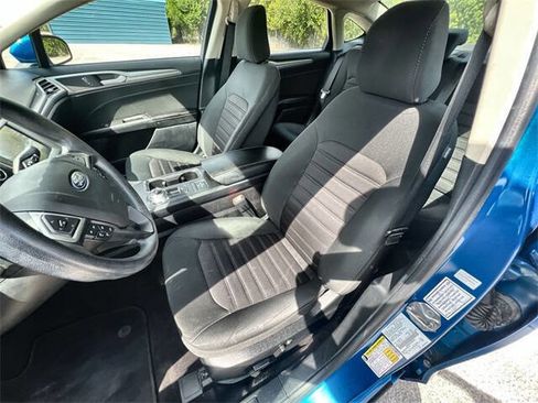 Used 2020 Ford Fusion SE image 18